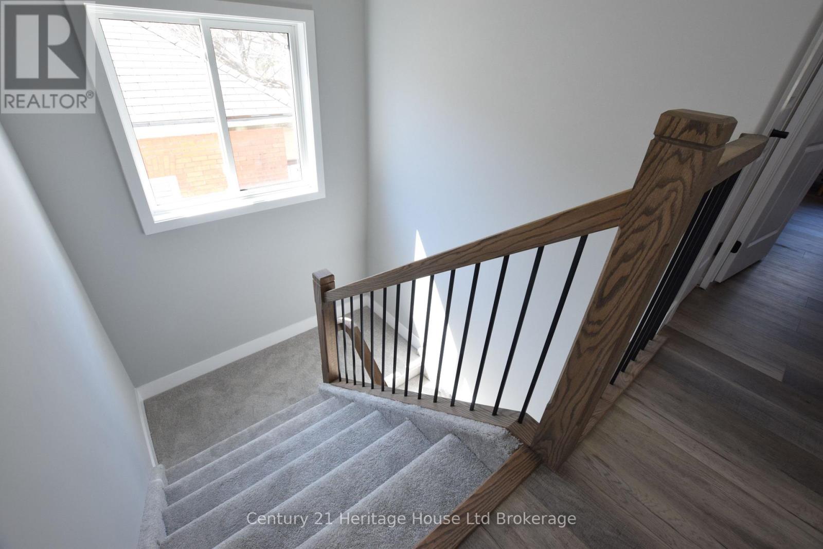 305 Simcoe Street Property Photo 19