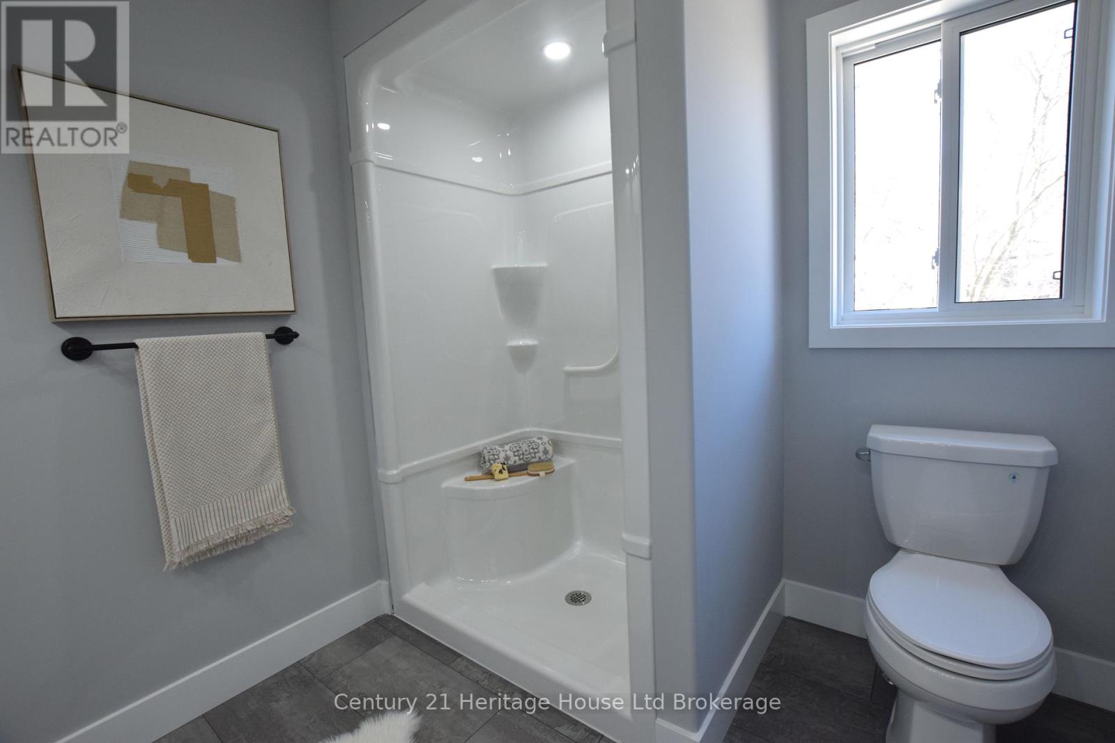 305 Simcoe Street Property Photo 26