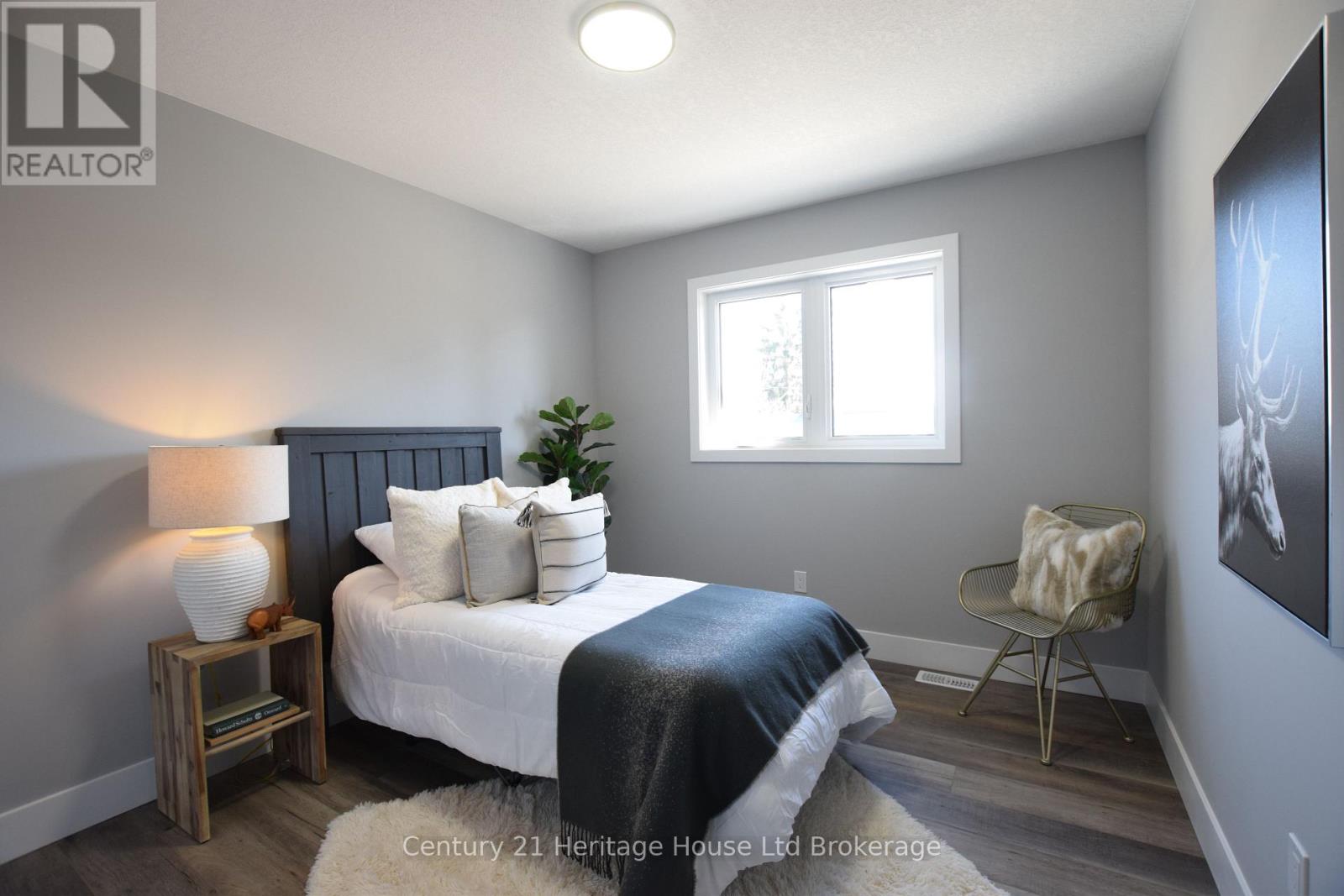 305 Simcoe Street Property Photo 29