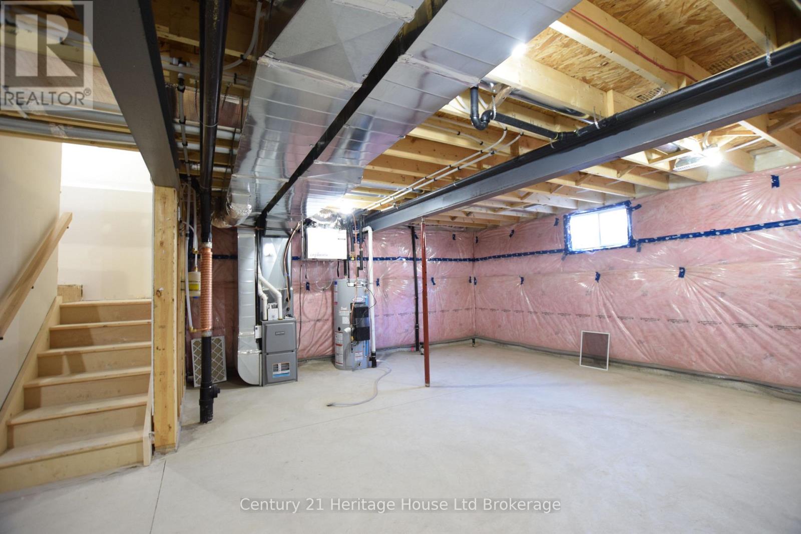 305 Simcoe Street Property Photo 38