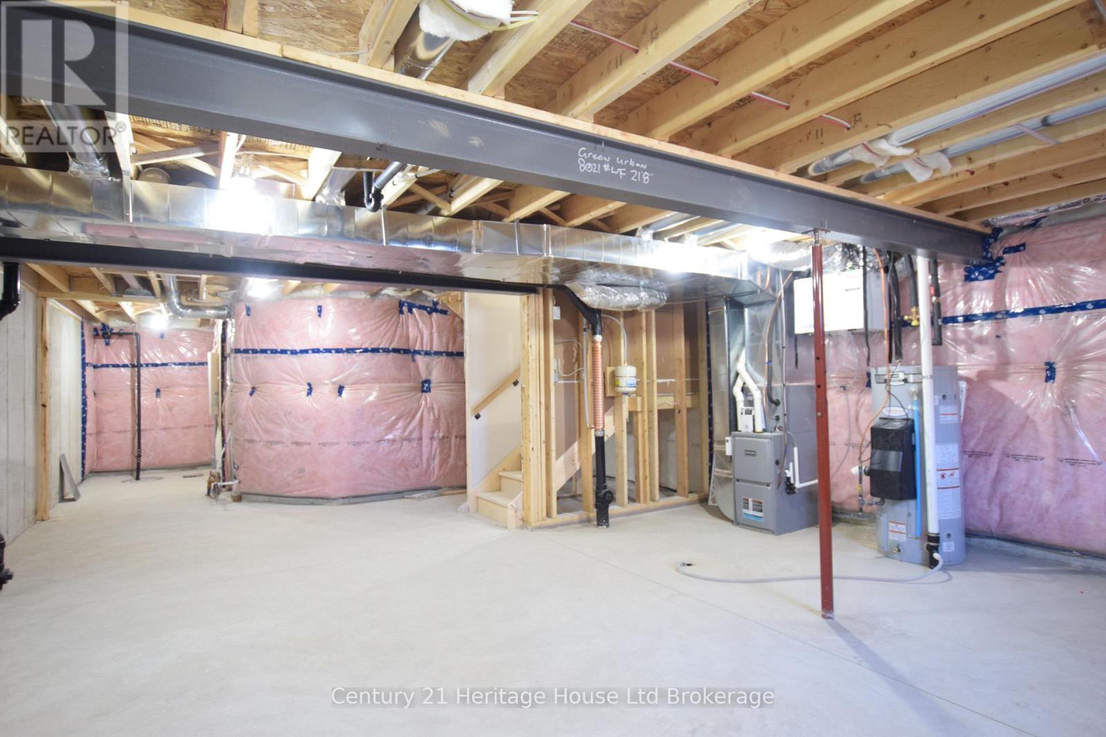 305 Simcoe Street Property Photo 39