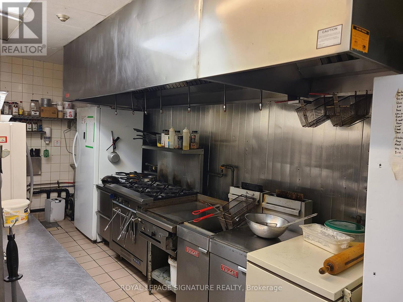 72 King Street W Property Photo 16