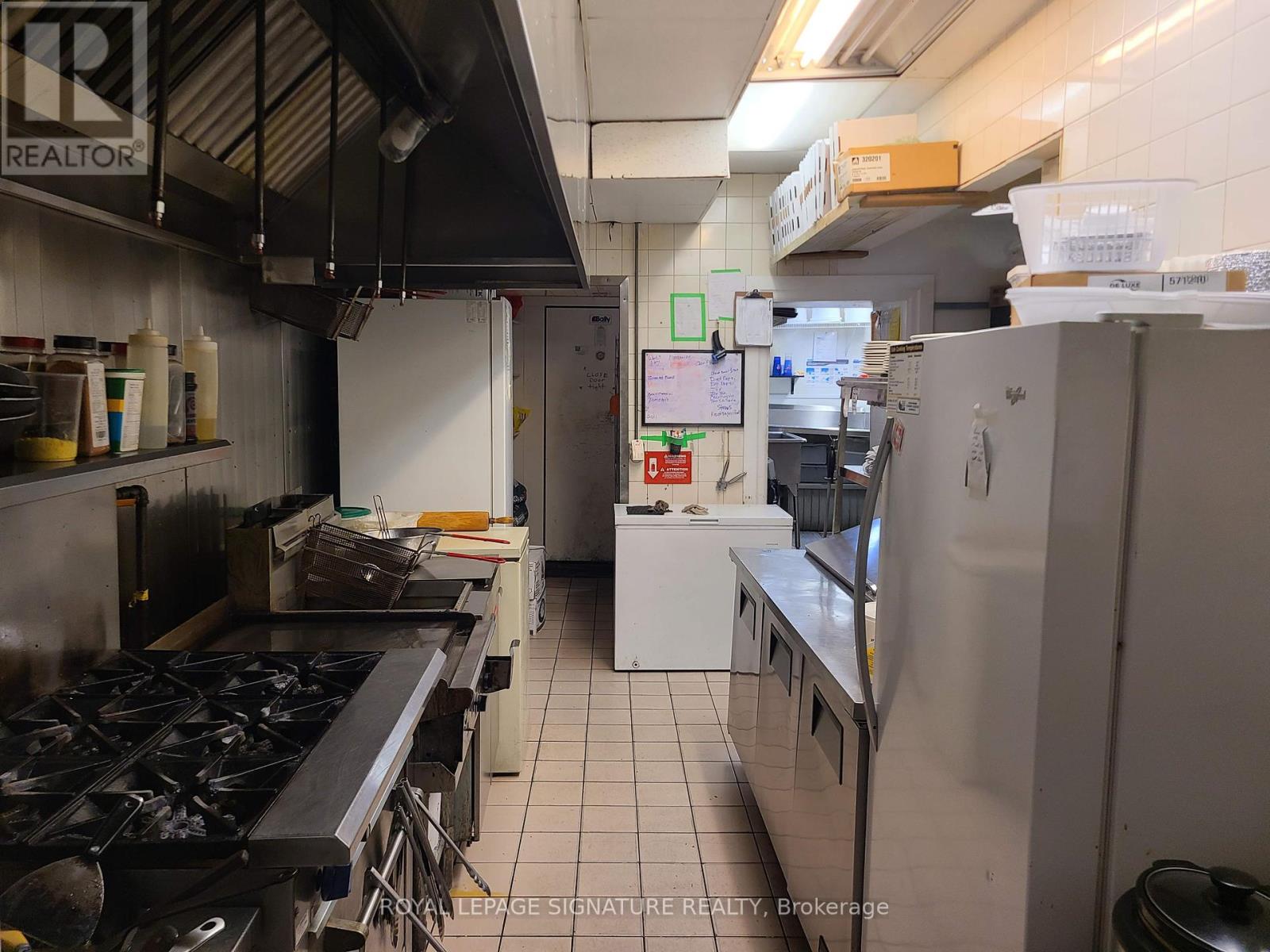 72 King Street W Property Photo 17