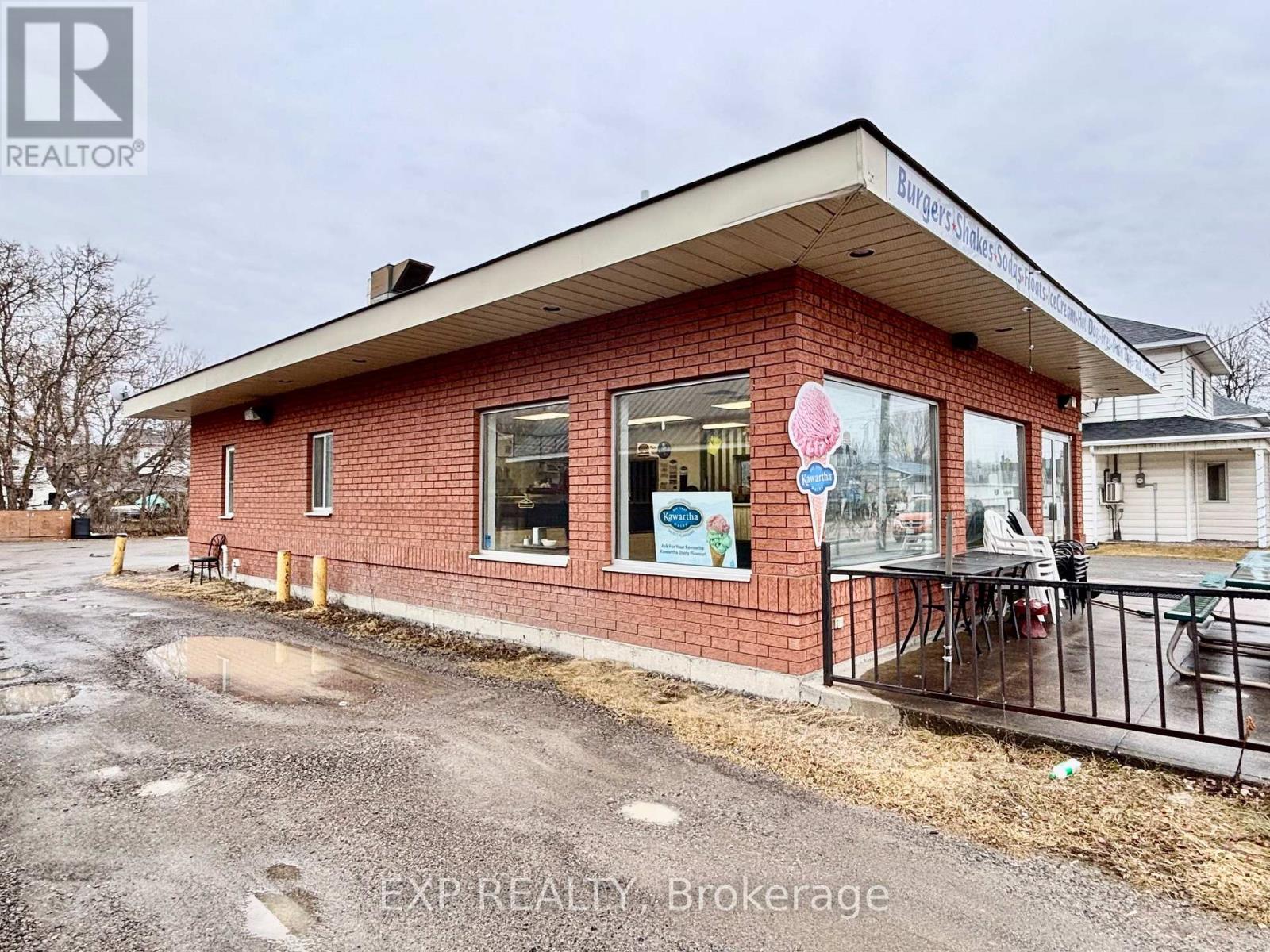 23 Bay Street N Property Photo 5