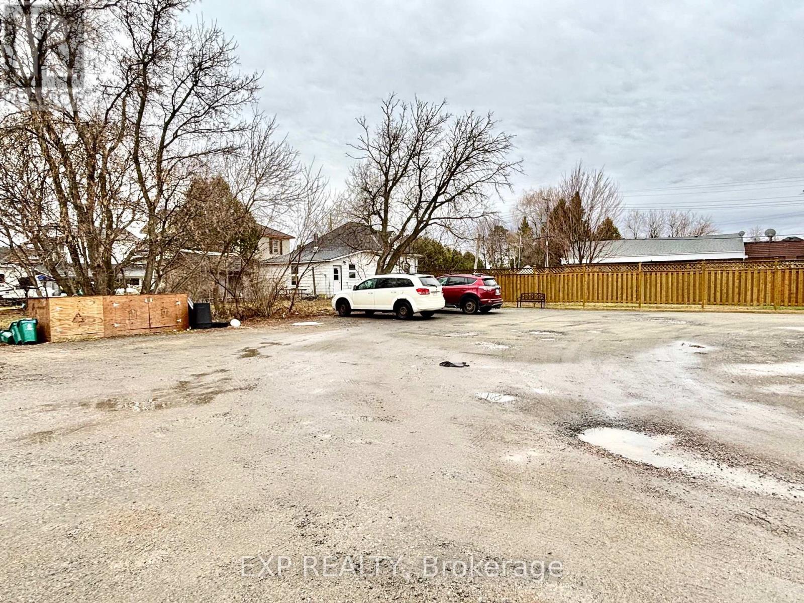 23 Bay Street N Property Photo 6