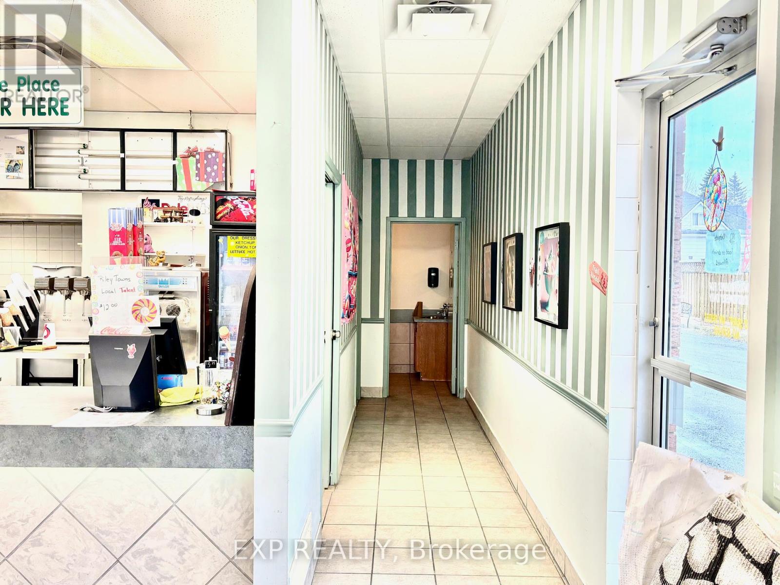 23 Bay Street N Property Photo 11