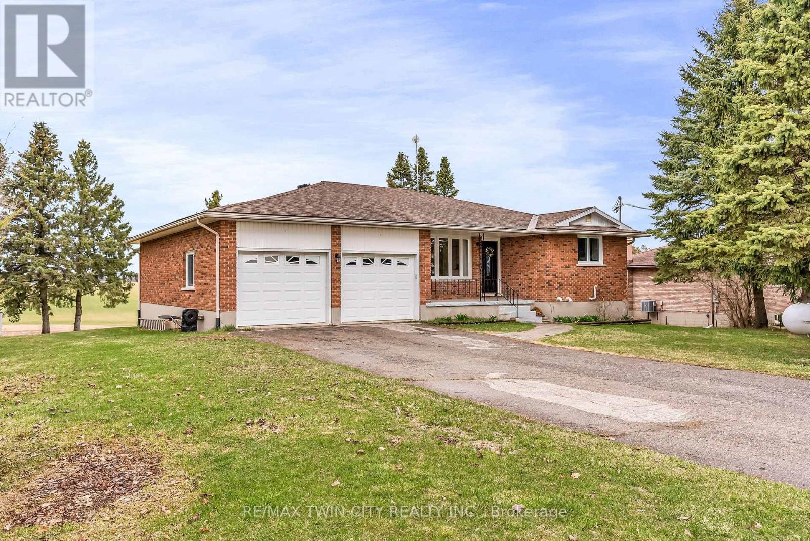 7680 Eighth Line Property Photo 1