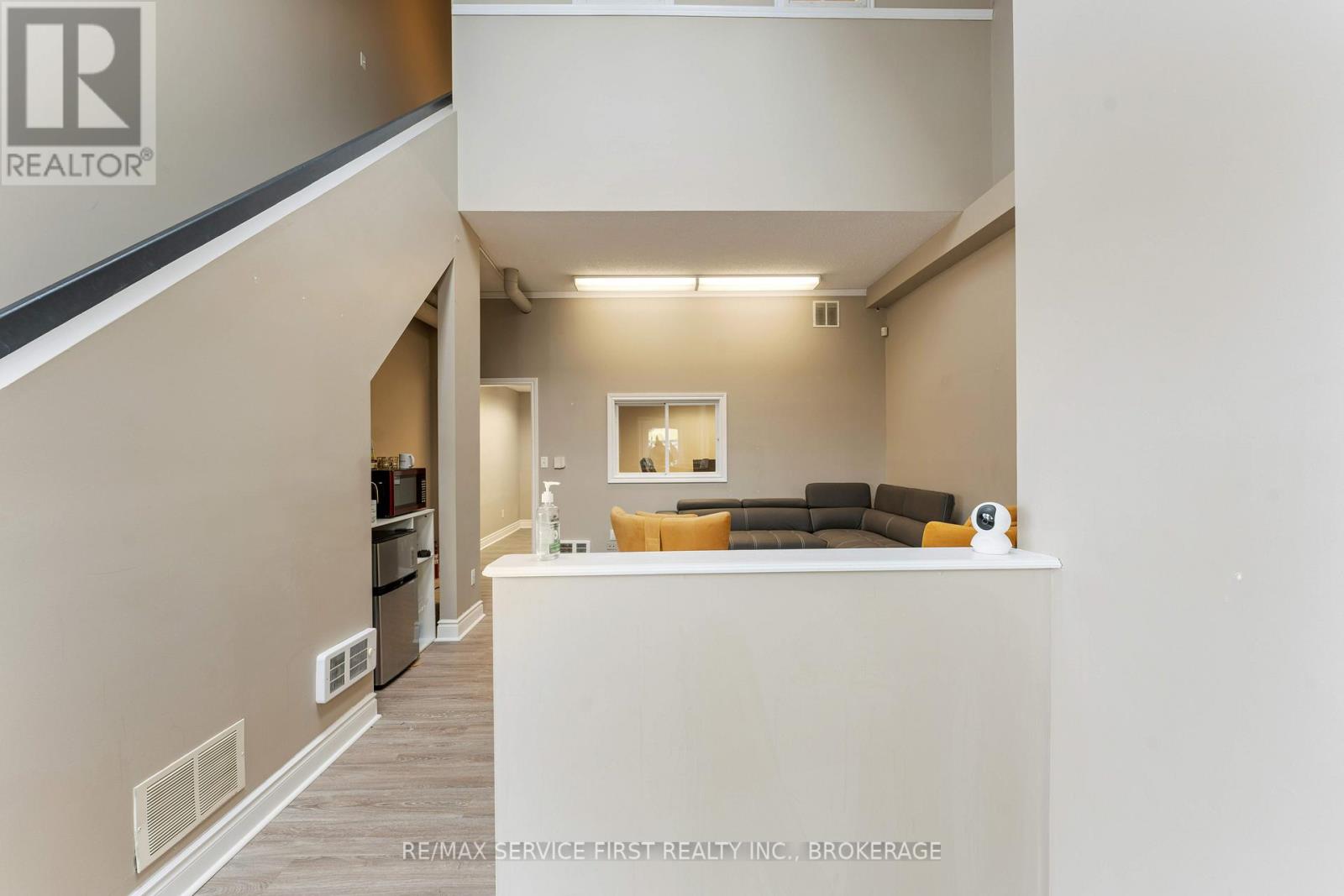 7 - 1056 Gardiners Road Property Photo 3