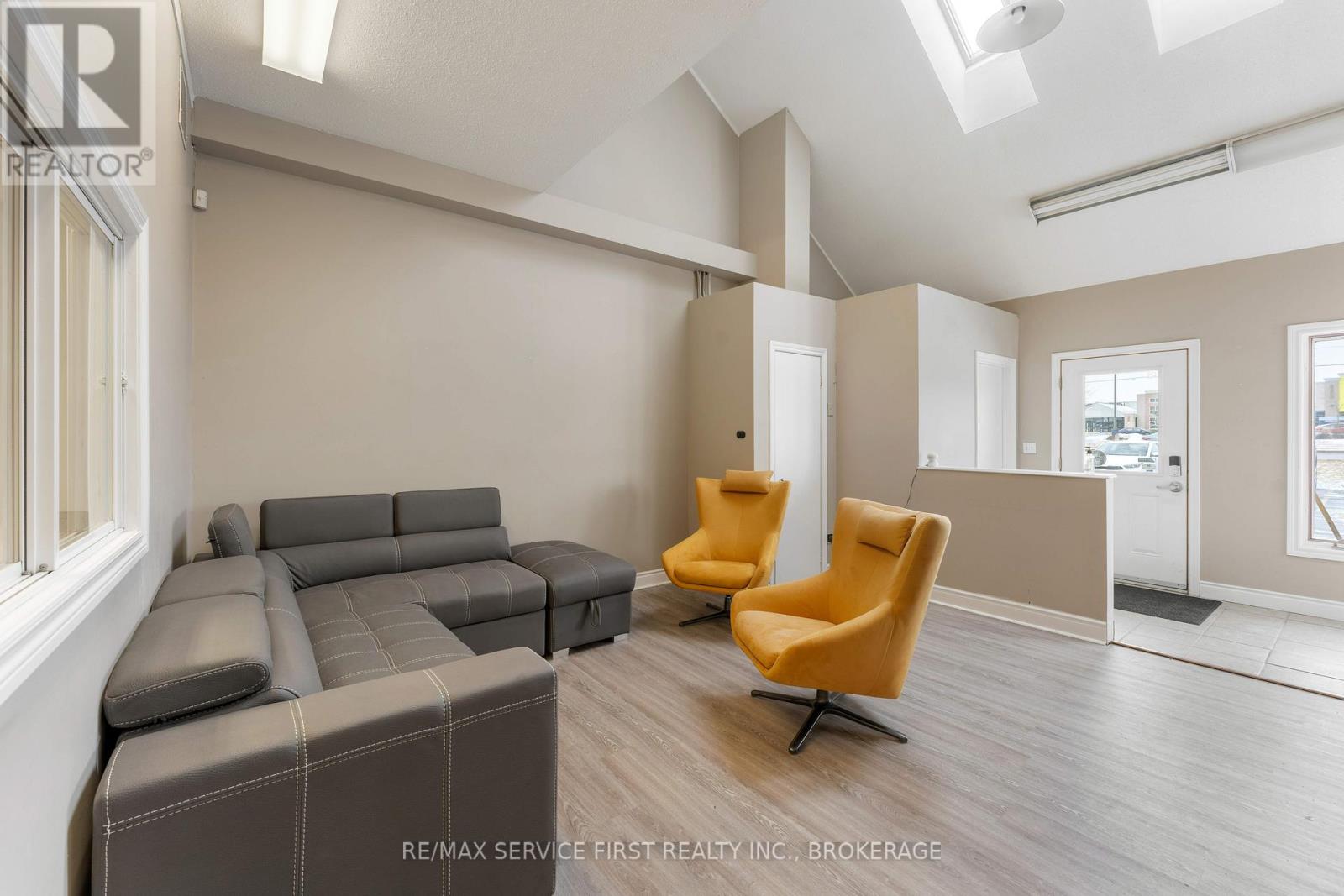 7 - 1056 Gardiners Road Property Photo 7