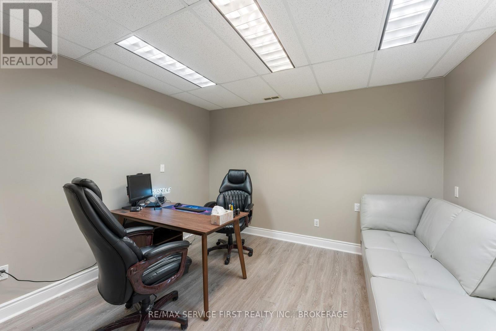 7 - 1056 Gardiners Road Property Photo 8