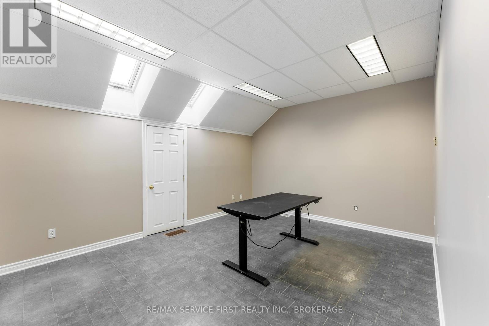7 - 1056 Gardiners Road Property Photo 18
