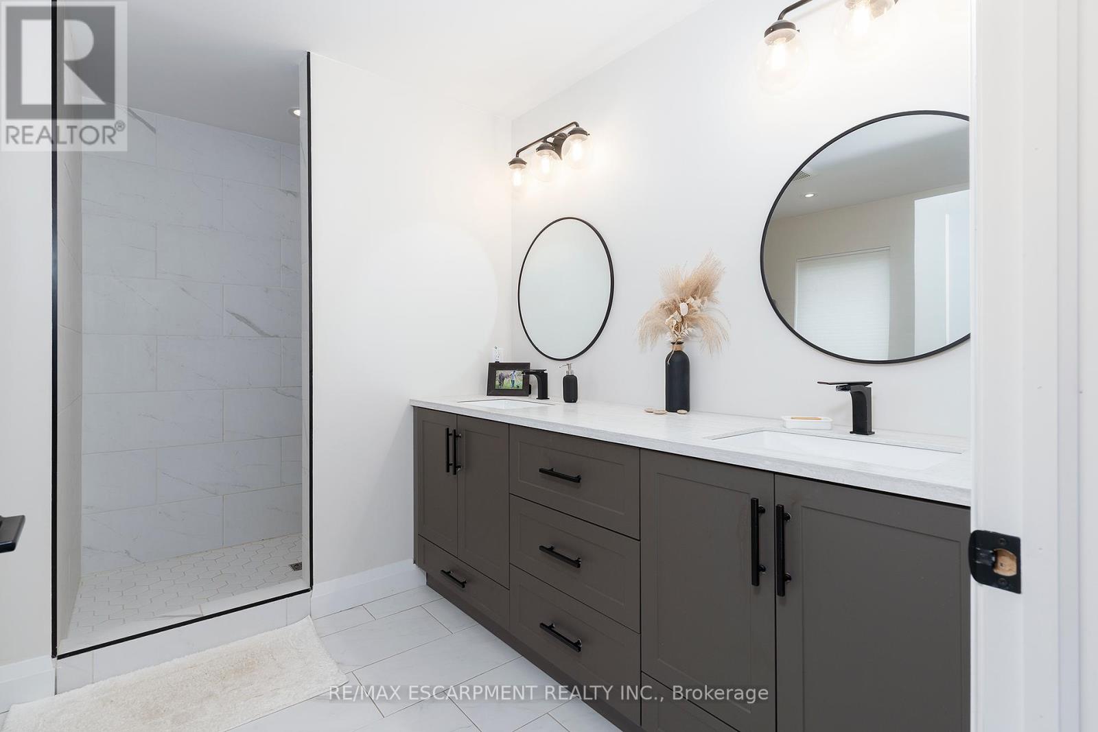 92 Ivy Crescent Property Photo 15