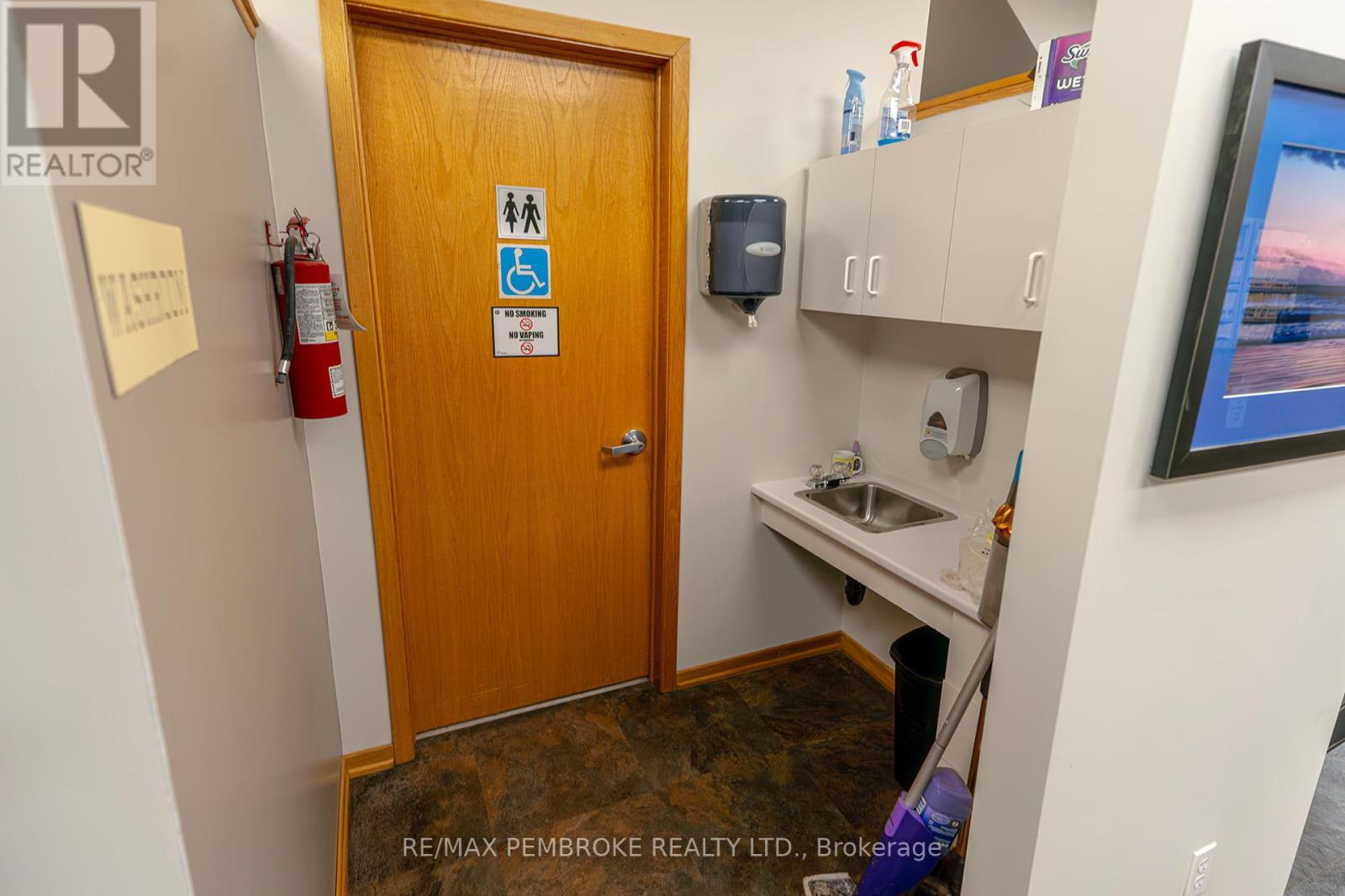 57-59 Pembroke Street W Property Photo 8