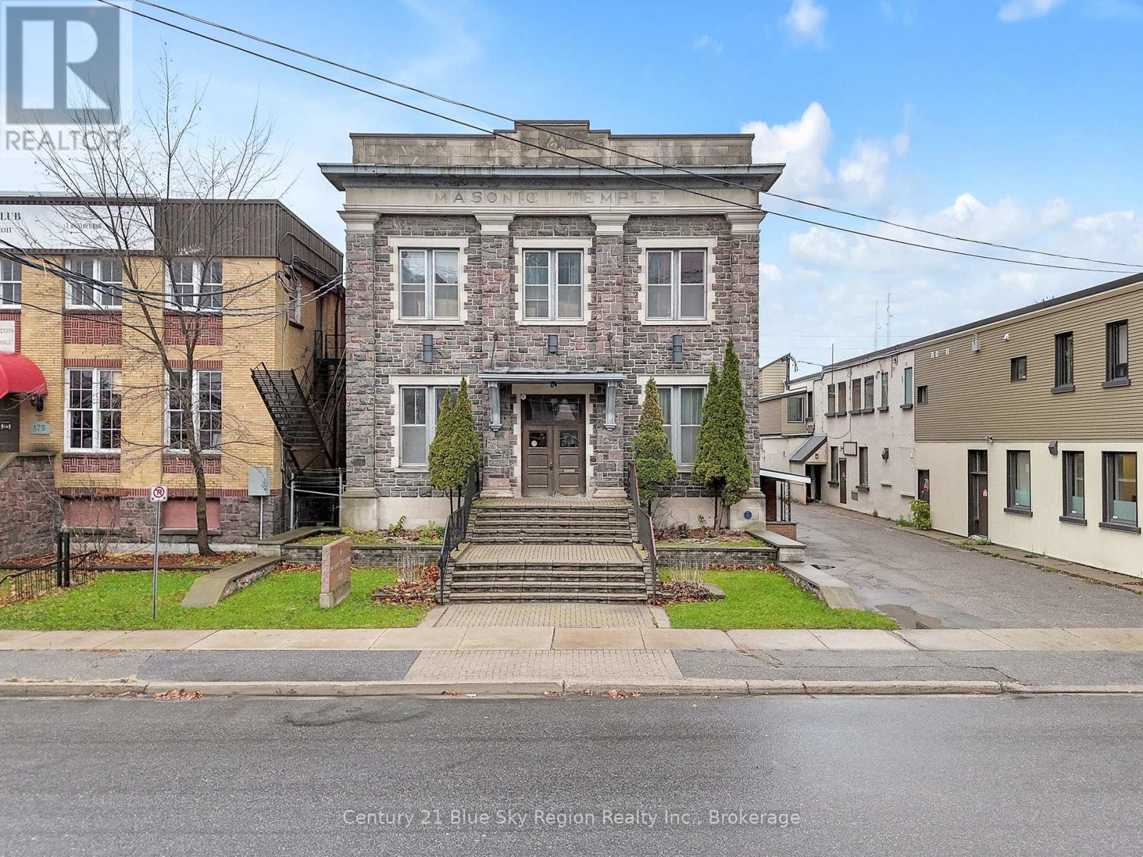 2 - 183 FIRST STREET W Property Photo 1