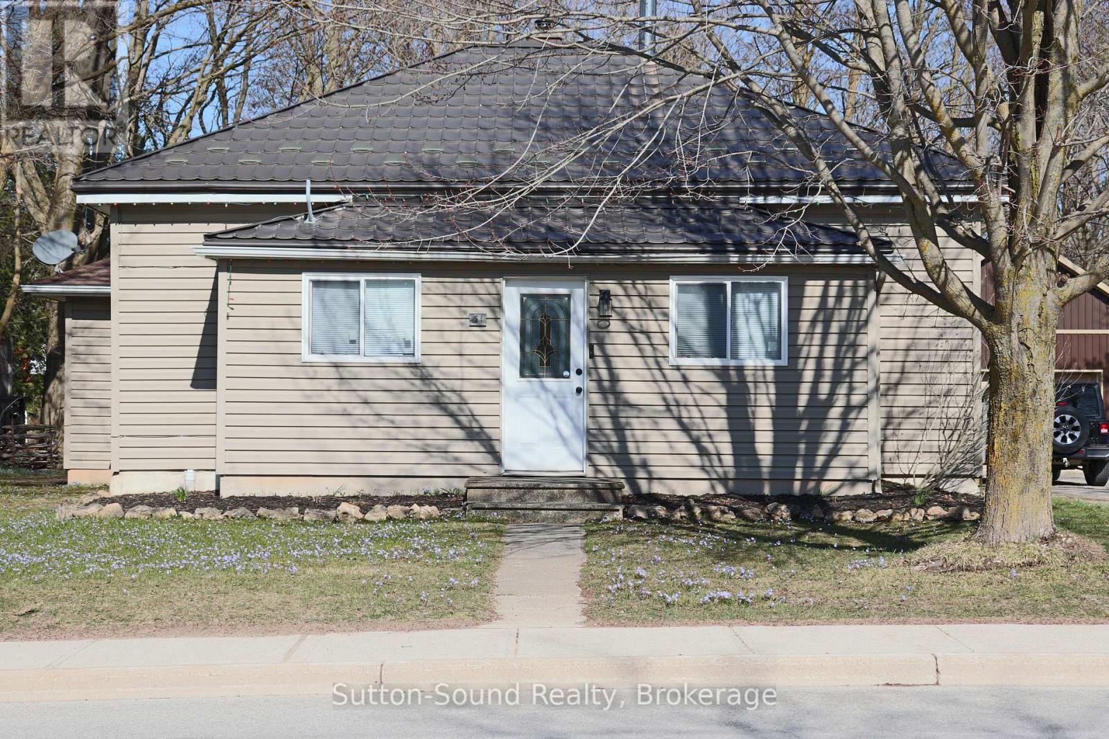 31 YONGE STREET S Property Image