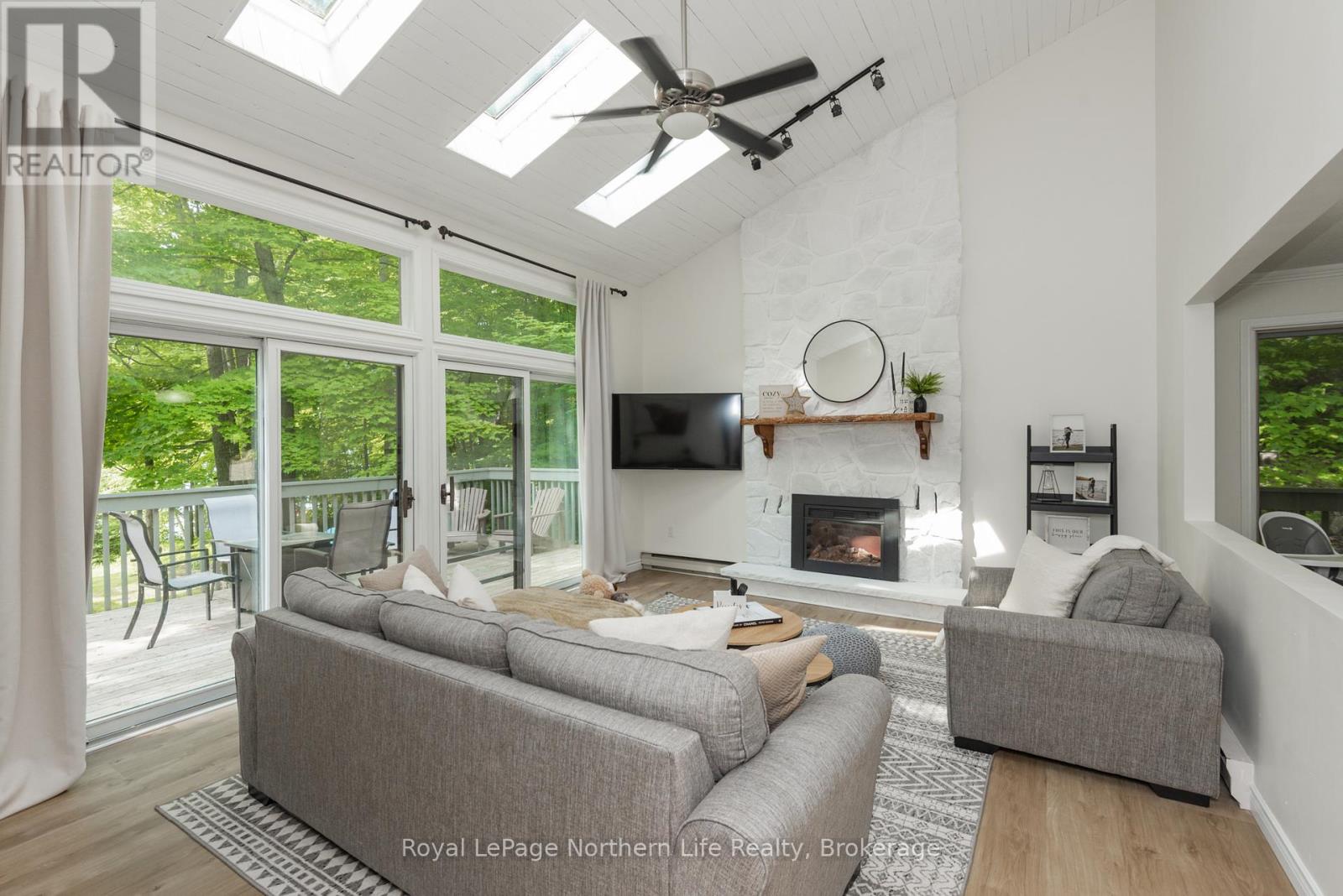 272 Waukegan Road Property Photo 7