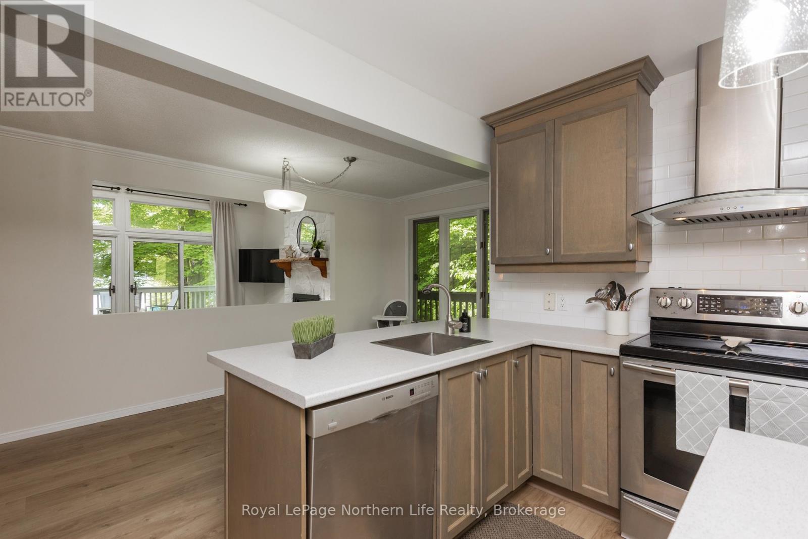 272 Waukegan Road Property Photo 12