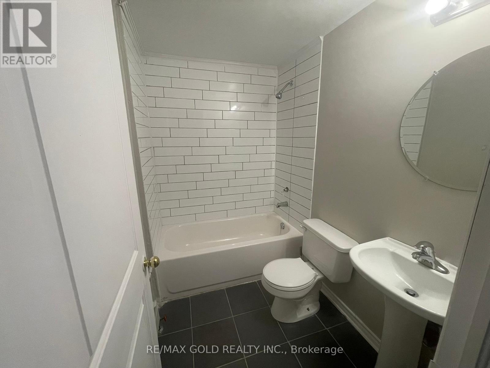 Unit 5 (rear) - 78 Geneva Street Property Photo 6