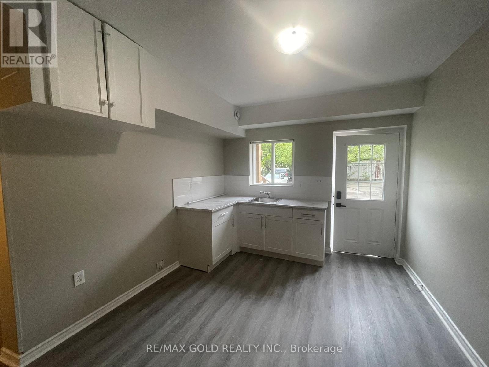 Unit 5 (rear) - 78 Geneva Street Property Photo 7