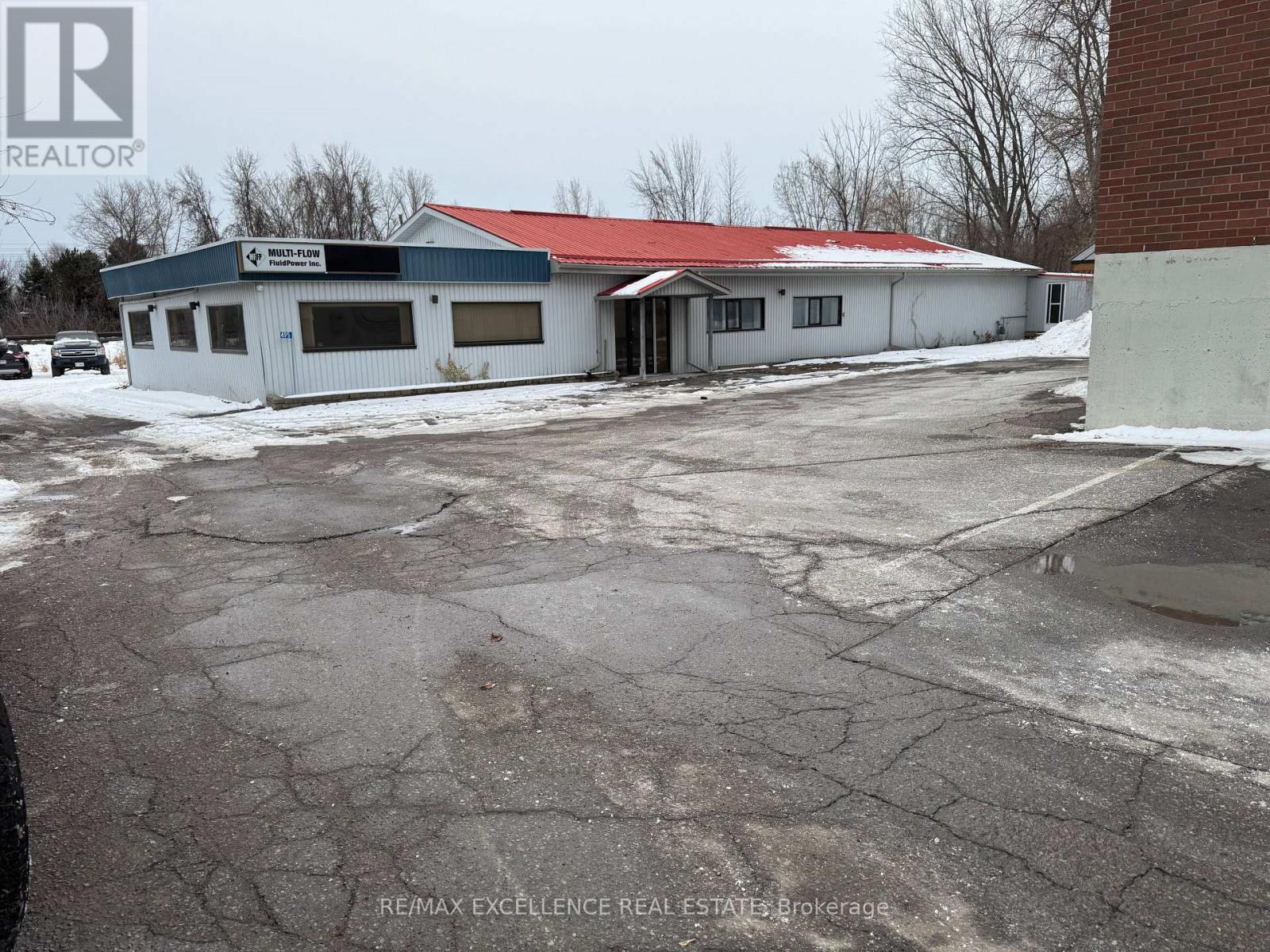495 Dundas Street W Property Photo 3