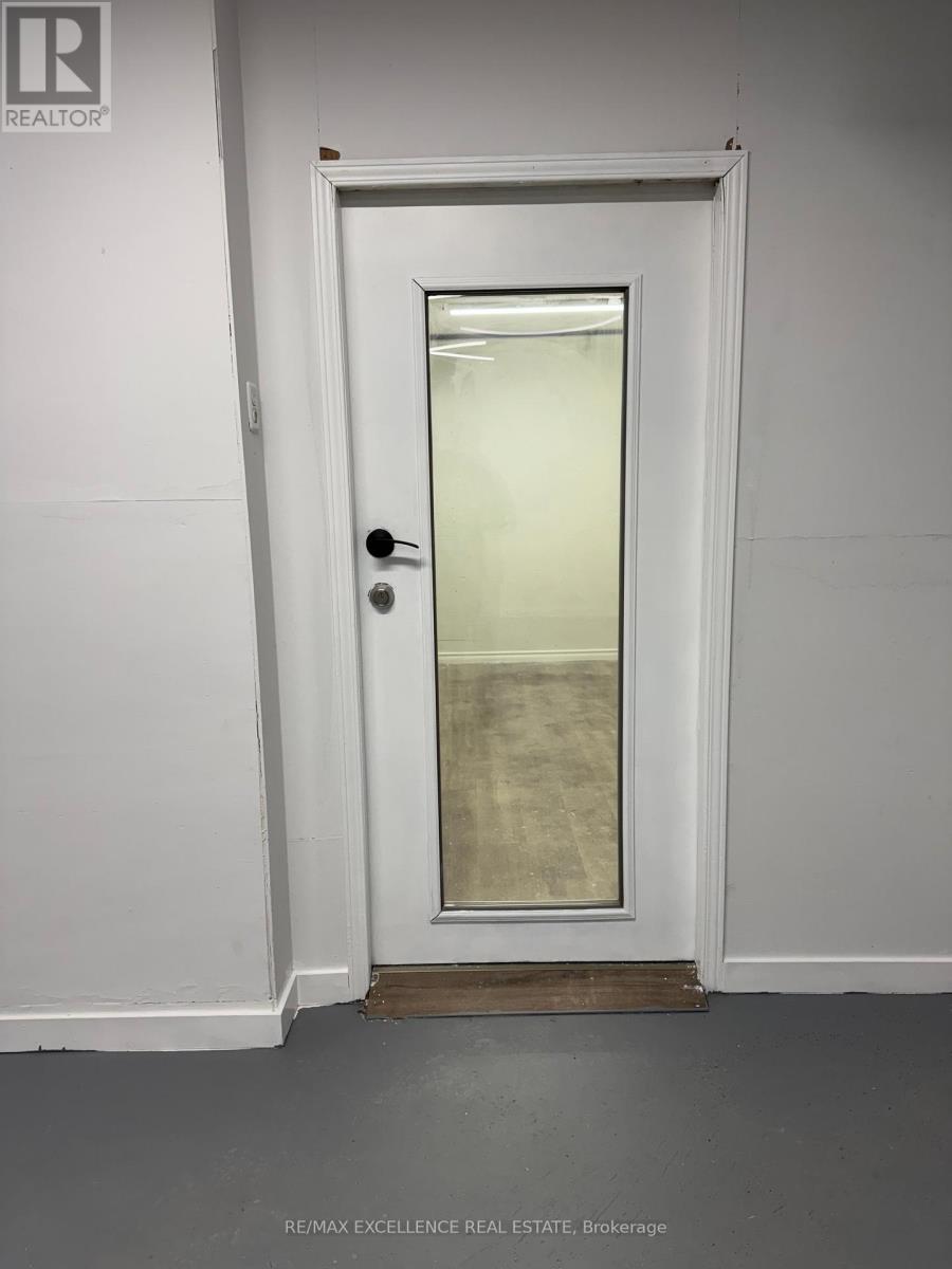 495 Dundas Street W Property Photo 10