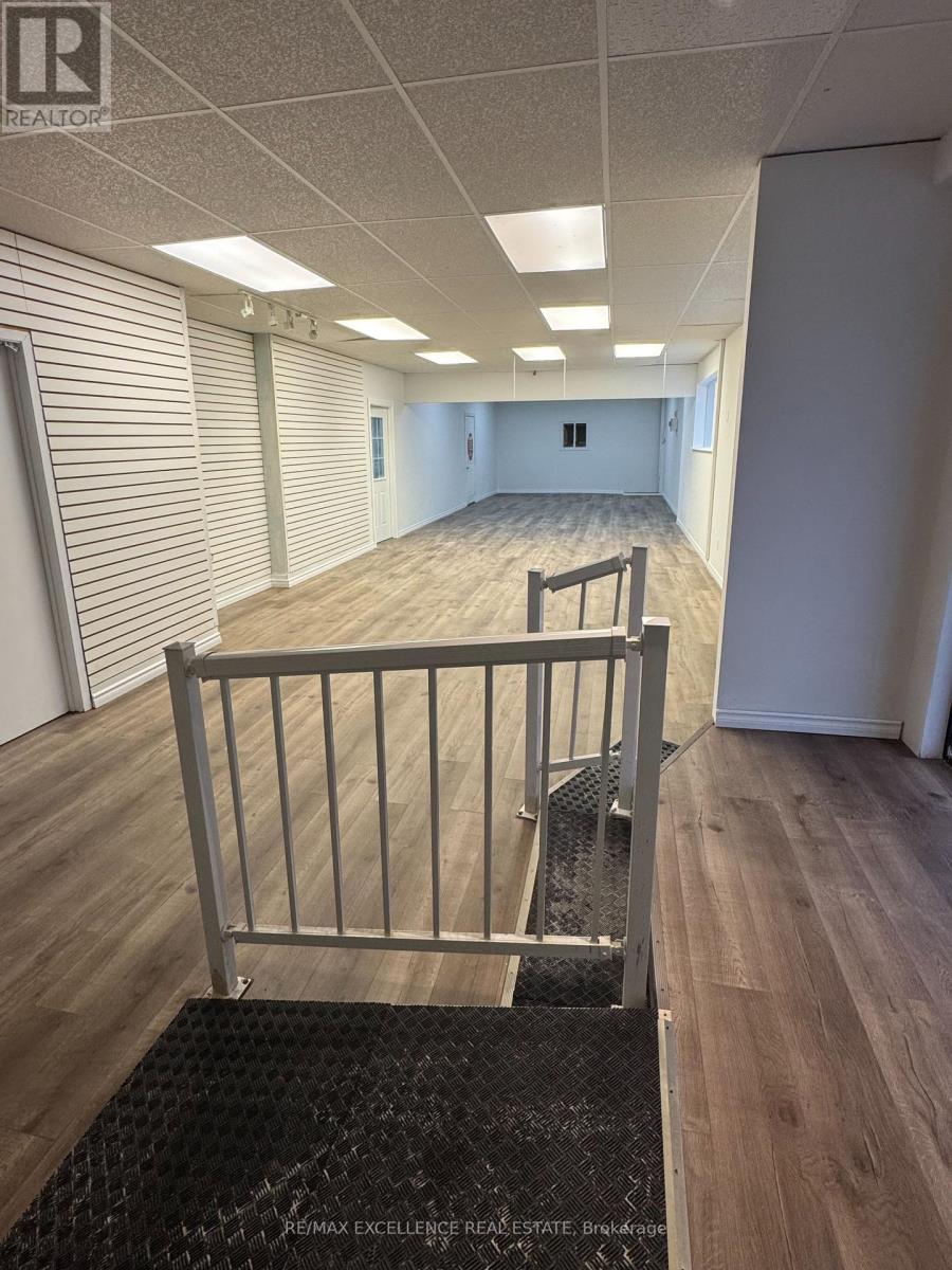 495 Dundas Street W Property Photo 15