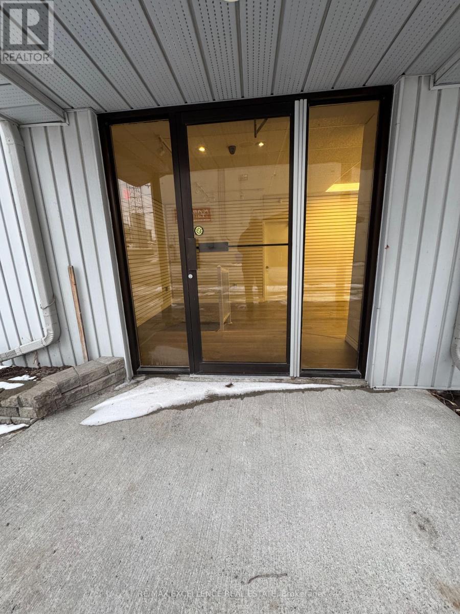 495 Dundas Street W Property Photo 16