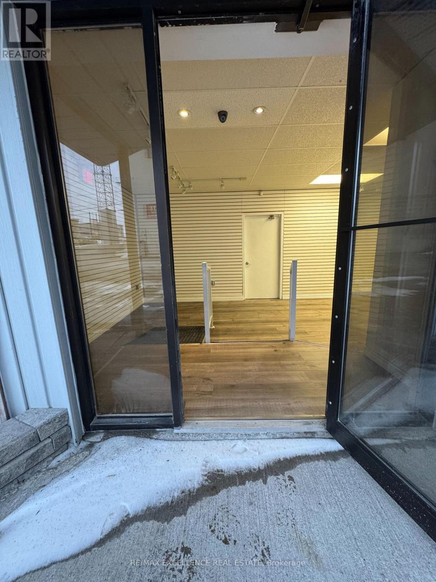 495 Dundas Street W Property Photo 18