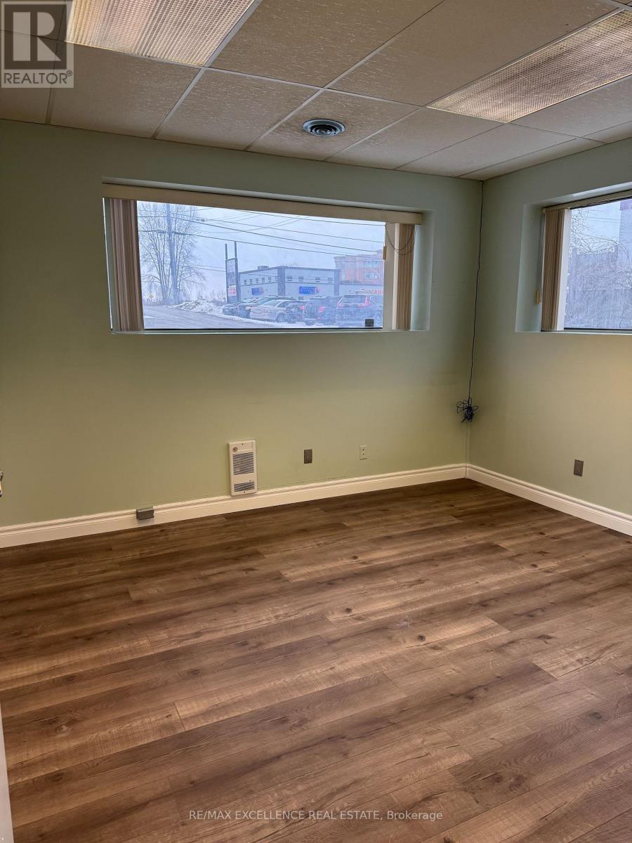 495 Dundas Street W Property Photo 19