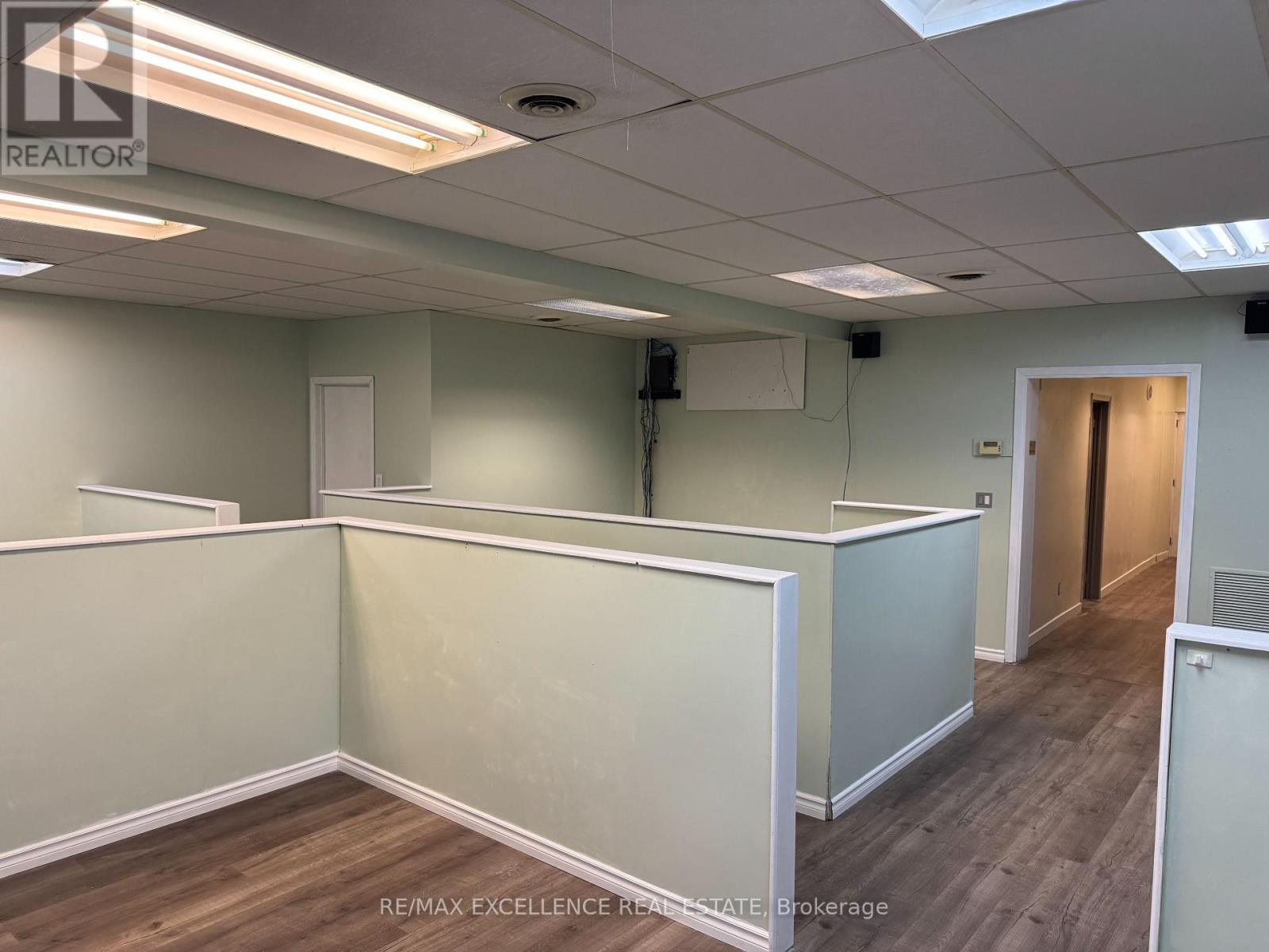 495 Dundas Street W Property Photo 20