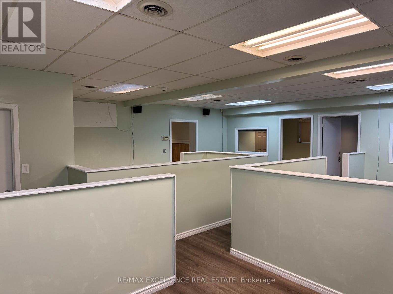 495 Dundas Street W Property Photo 21