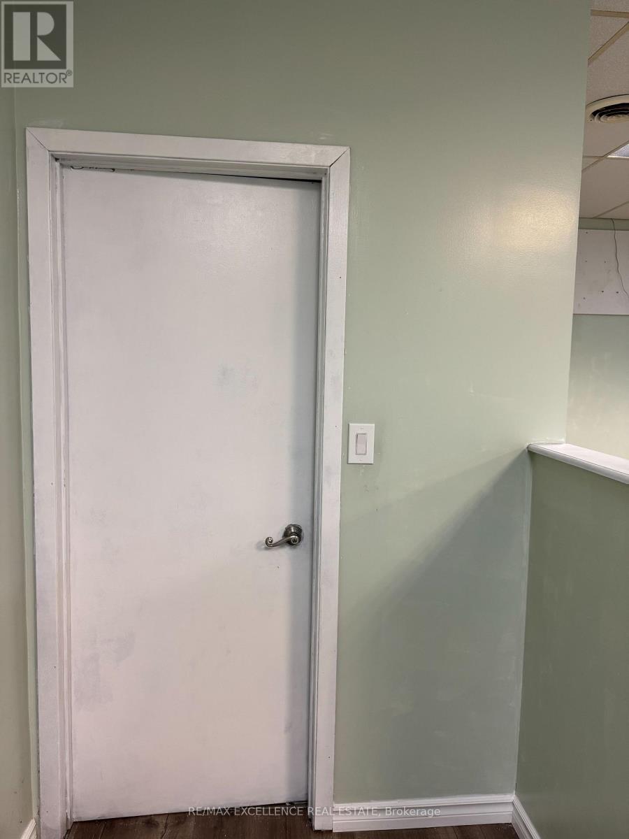 495 Dundas Street W Property Photo 22
