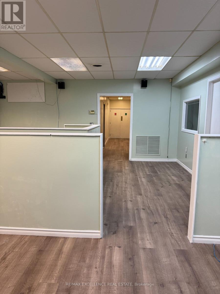 495 Dundas Street W Property Photo 25