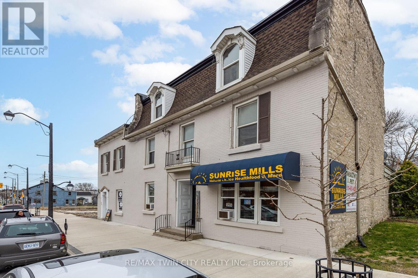840-846 King Street E Property Photo 1