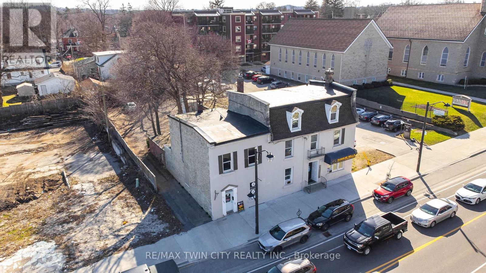 840-846 King Street E Property Photo 4