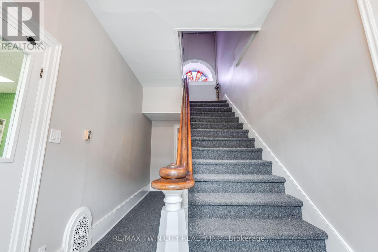 840-846 King Street E Property Photo 8