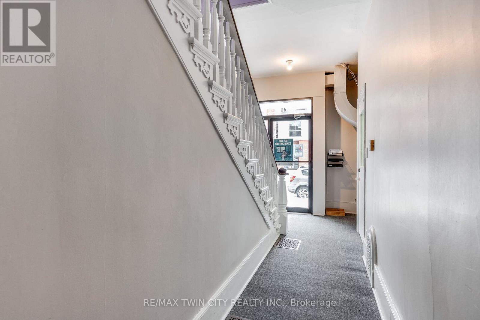 840-846 King Street E Property Photo 9