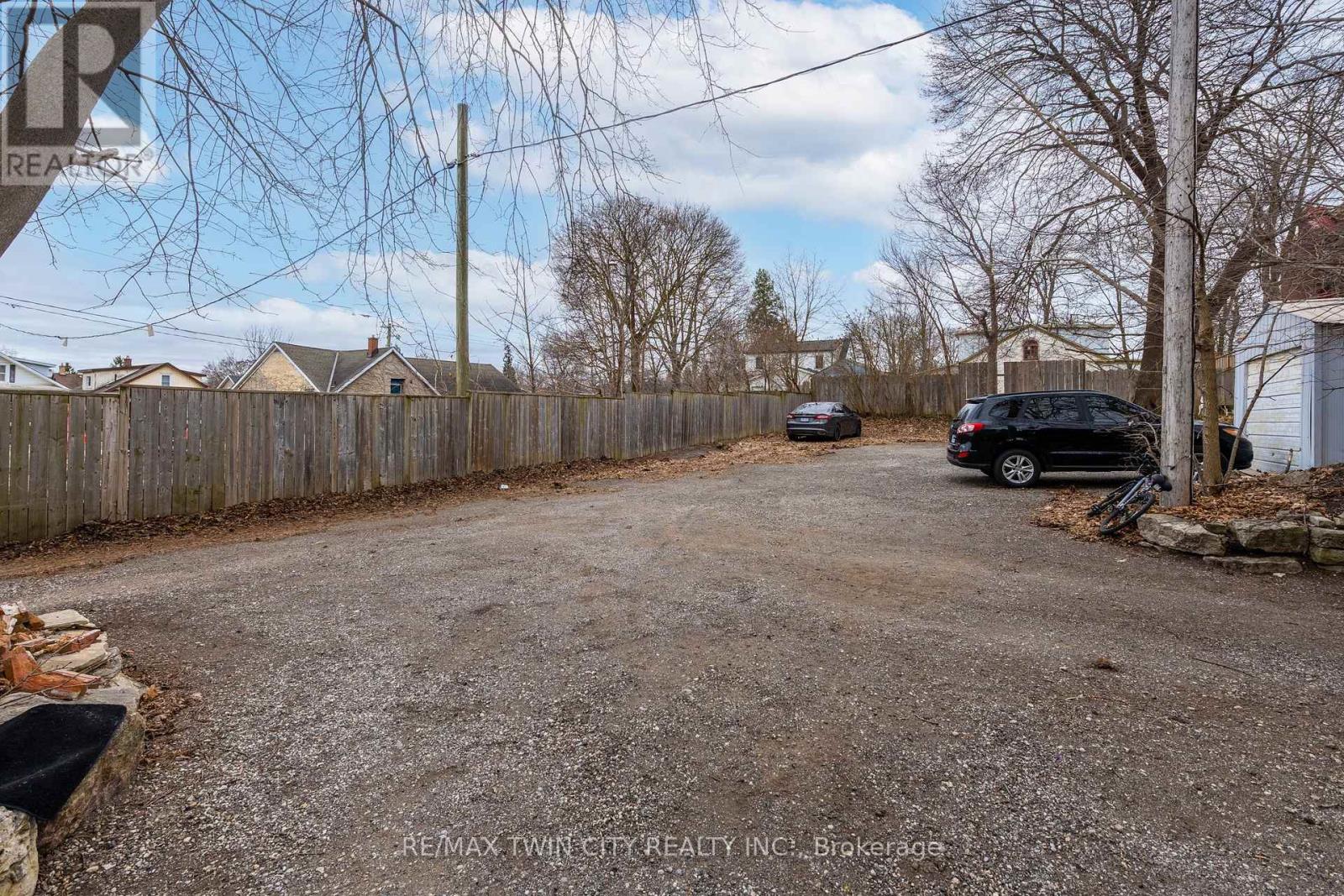 840-846 King Street E Property Photo 18