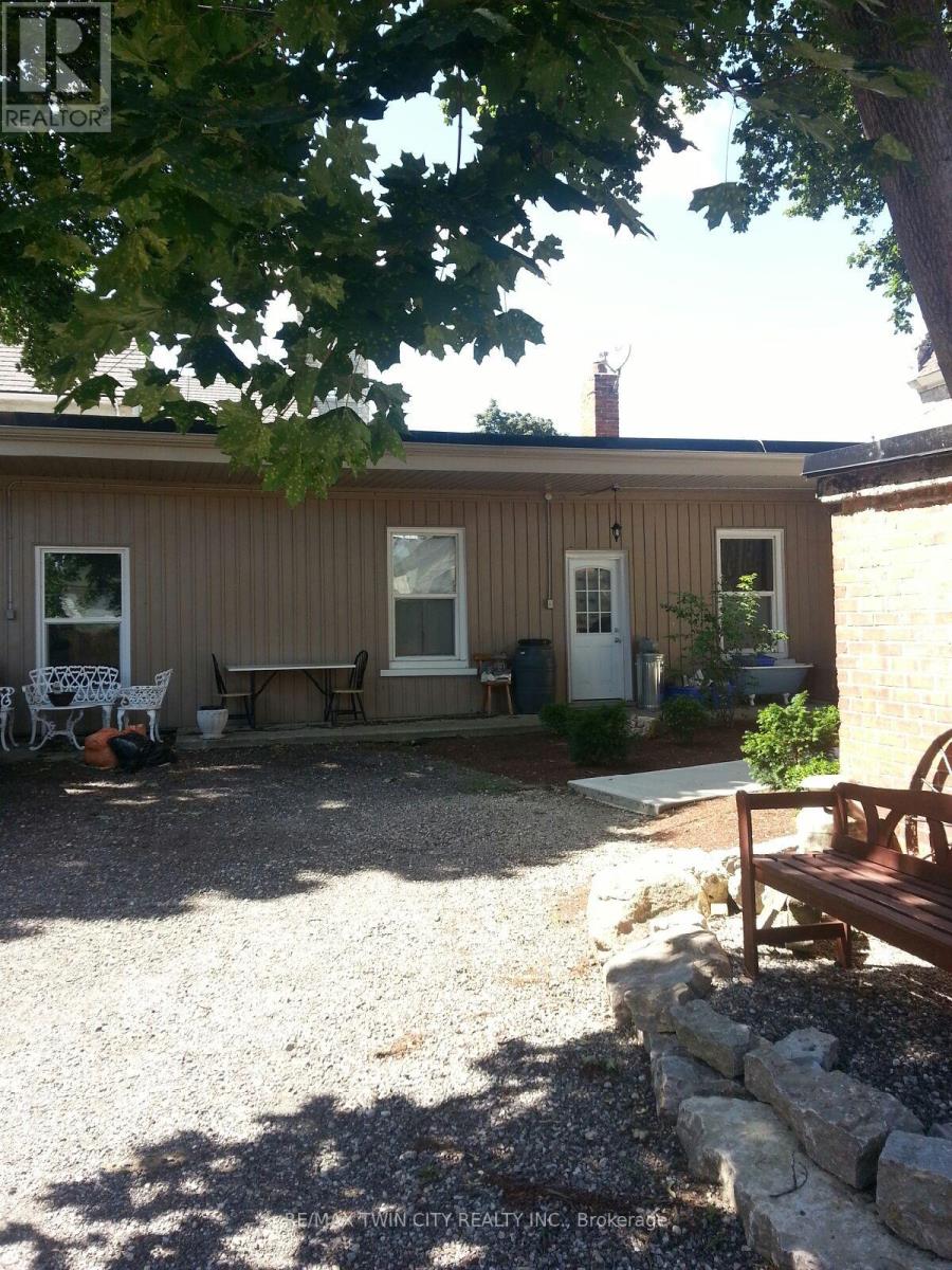 840-846 King Street E Property Photo 23