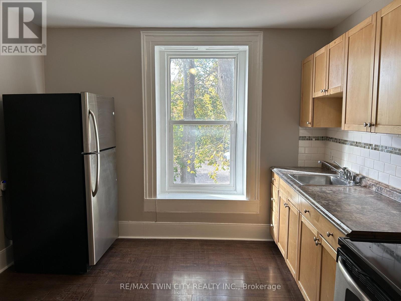 840-846 King Street E Property Photo 32
