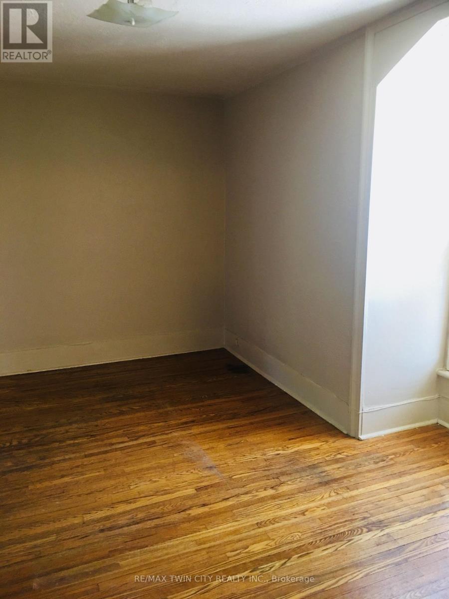840-846 King Street E Property Photo 38