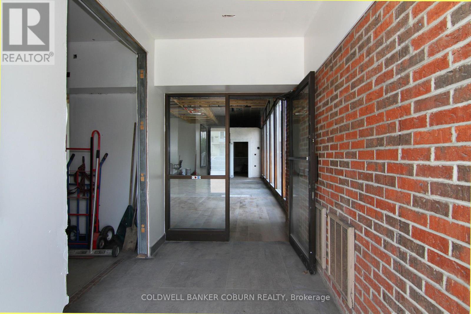 10619 Main Street Property Photo 4