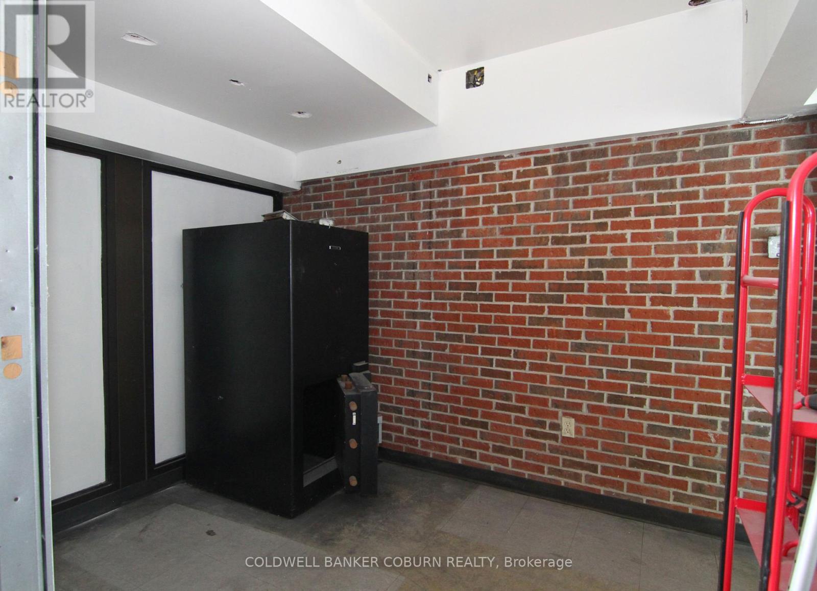 10619 Main Street Property Photo 5