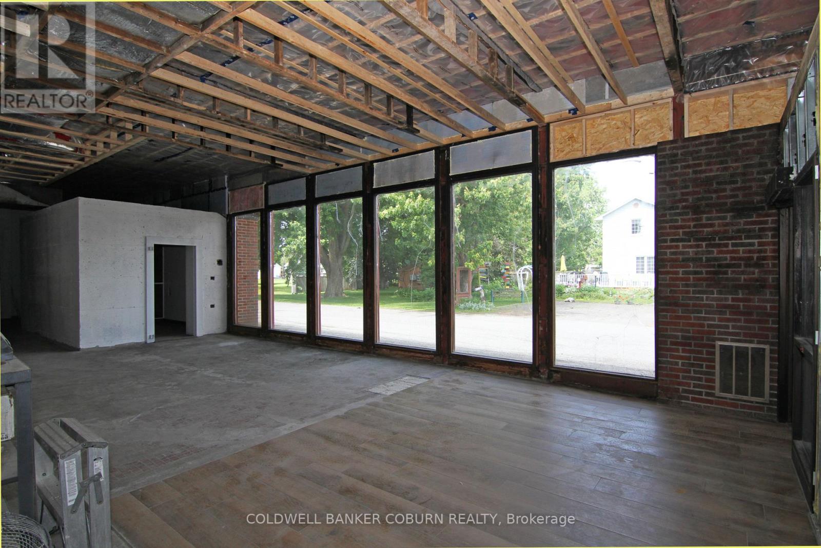 10619 Main Street Property Photo 7