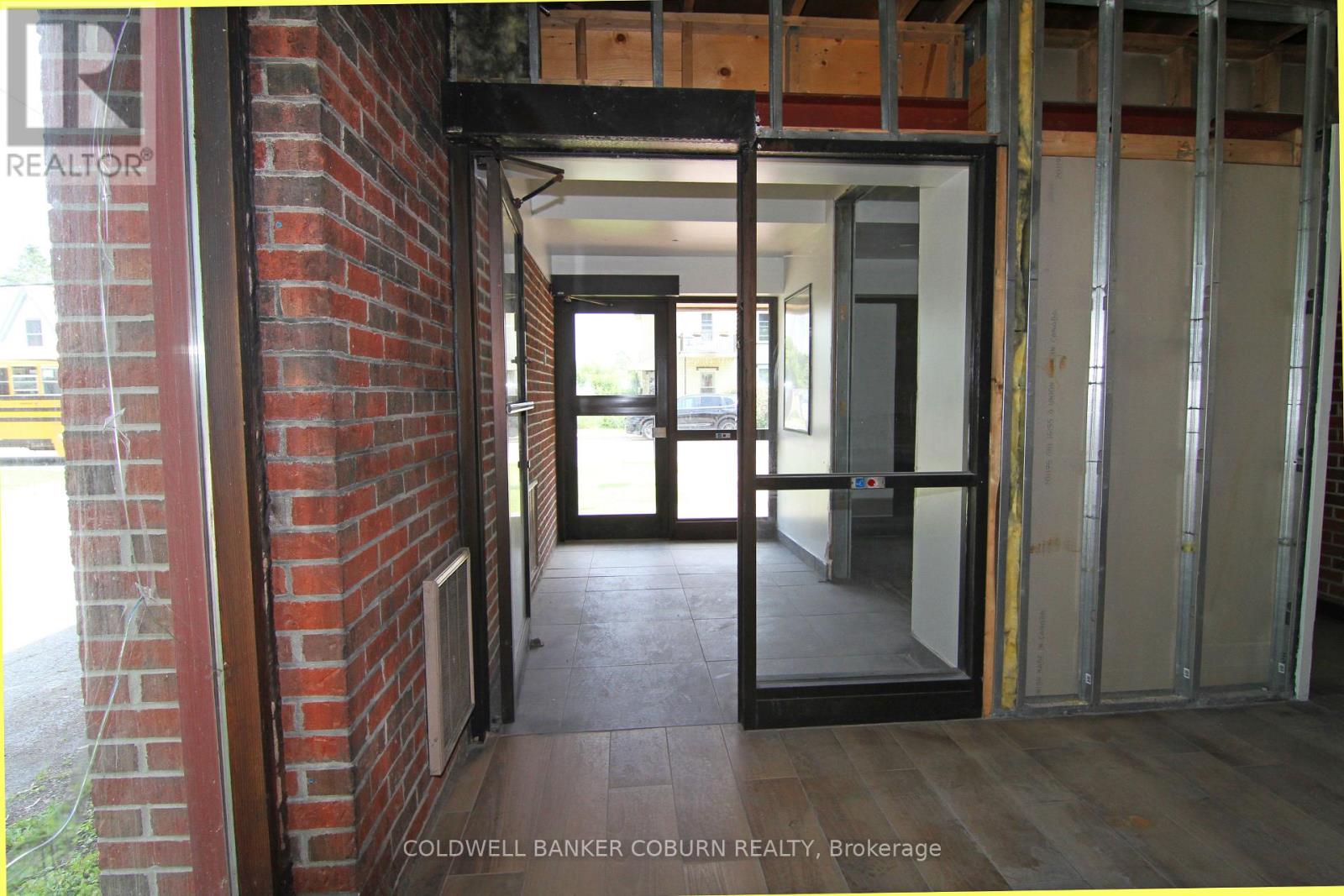 10619 Main Street Property Photo 8