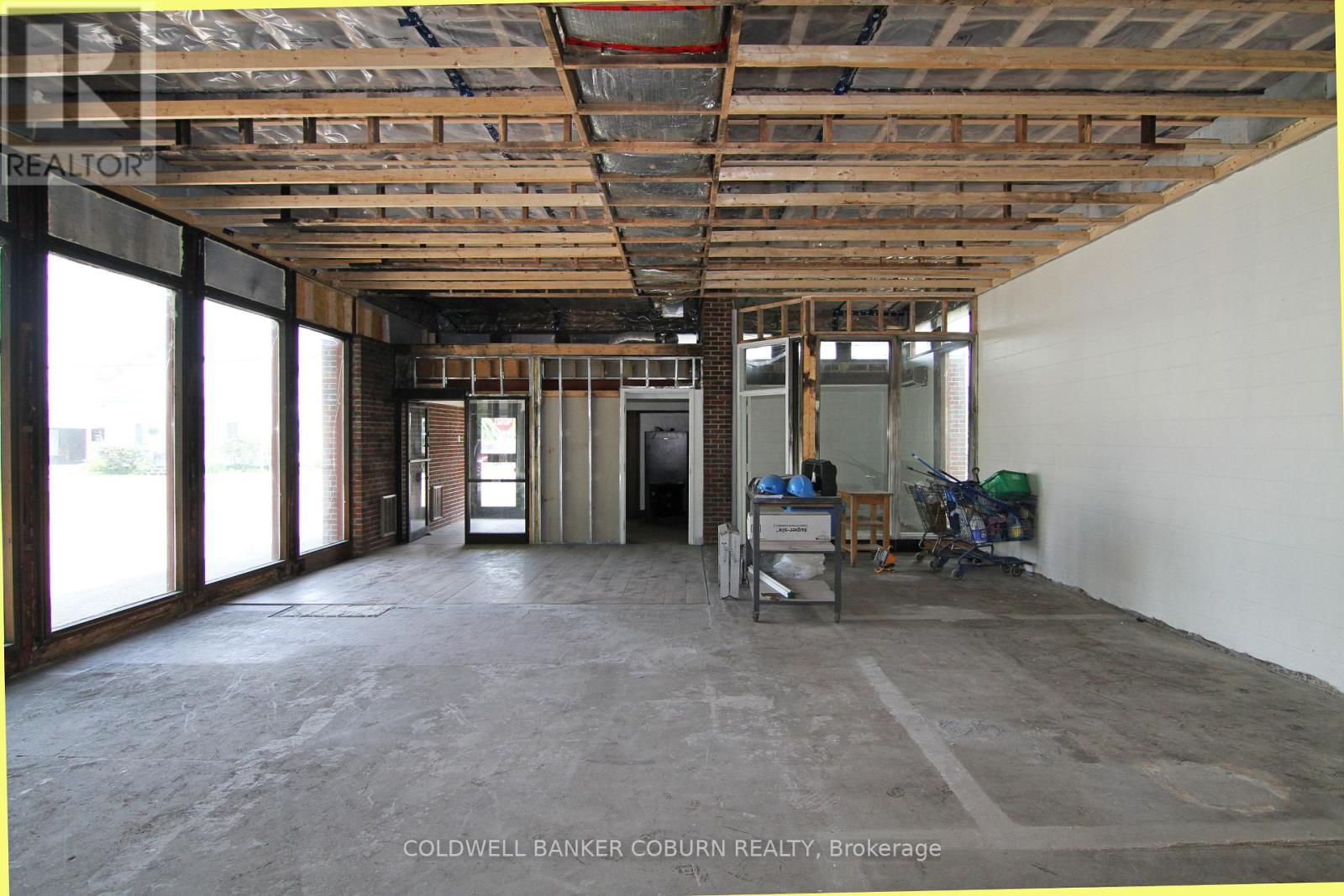 10619 Main Street Property Photo 10