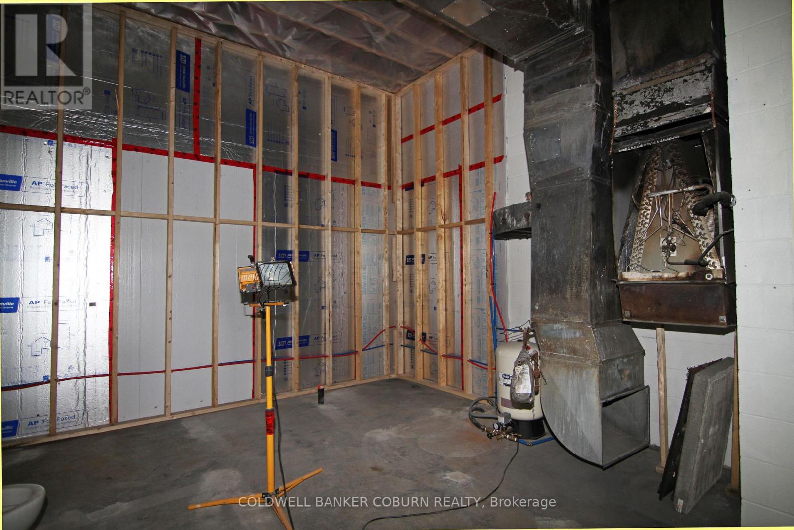 10619 Main Street Property Photo 13