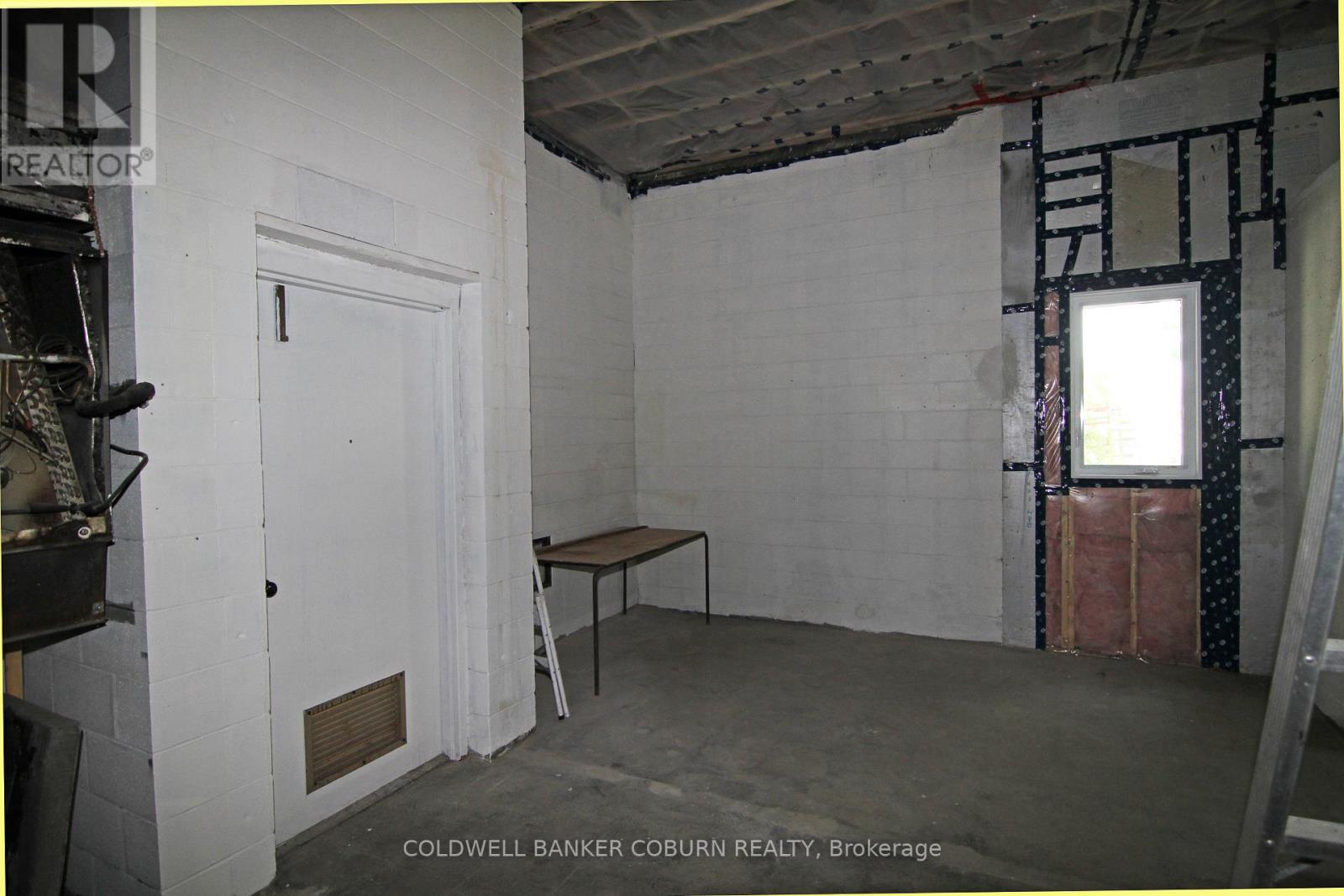 10619 Main Street Property Photo 16