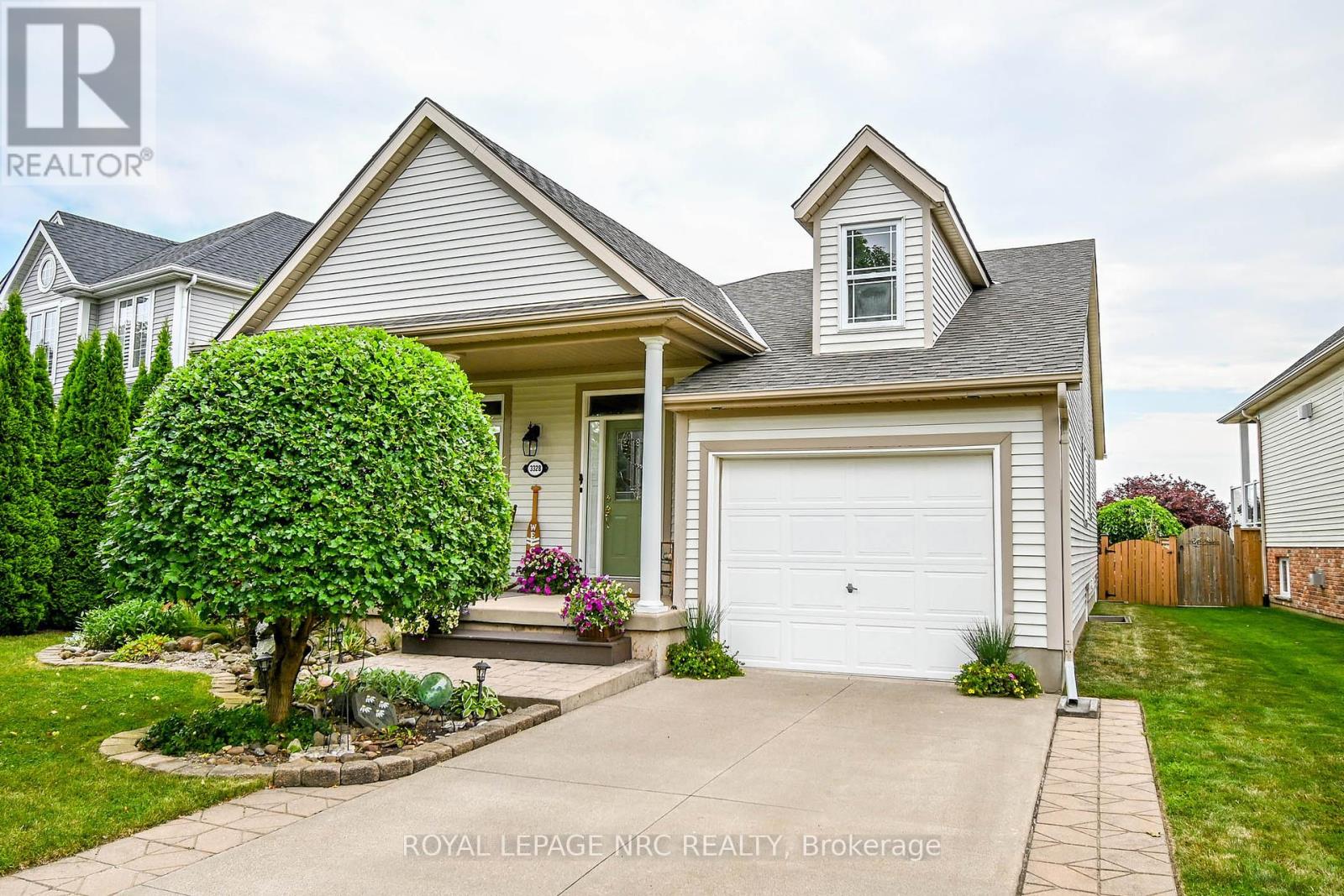 3328 Dustan Street Property Photo 2