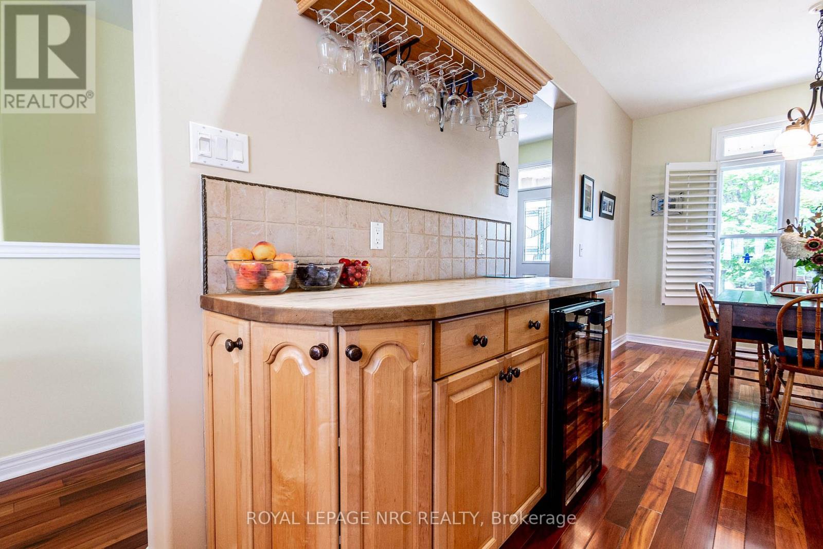 3328 Dustan Street Property Photo 7